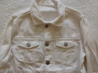 Cazadora vaquera blanca Zara