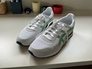 Zapatillas Asics Blancas y Verdes