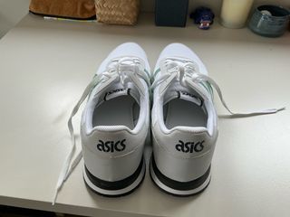 Zapatillas Asics Blancas y Verdes