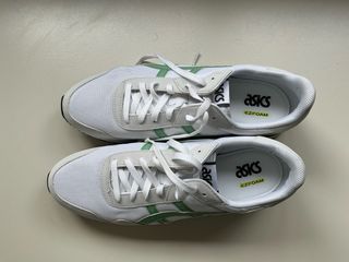 Zapatillas Asics Blancas y Verdes