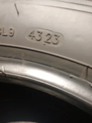 2 Neumáticos montados 205/65R15C 102/100T