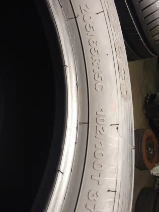 2 Neumáticos montados 205/65R15C 102/100T