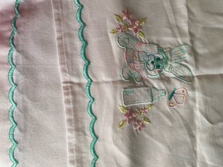Sábana cuna bordada con conejito