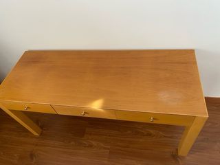 Escritorio de madera con 3 cajones