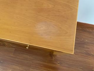 Escritorio de madera con 3 cajones