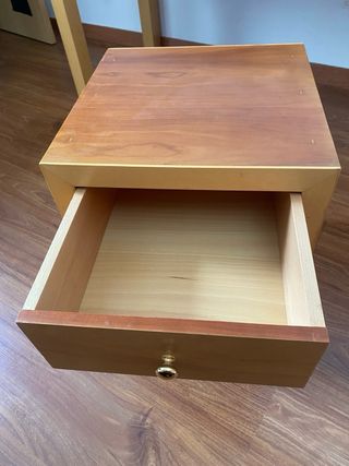 Escritorio de madera con 3 cajones