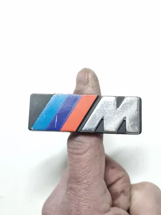 Insignia anagrama BMW E30