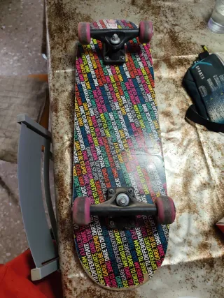 Monopatín con diseño Dare to