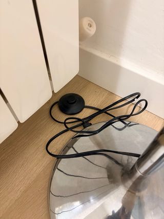 Lámpara de pie plateada