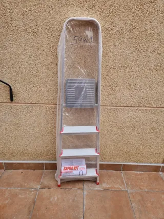 Escalera aluminio 4 peldaños