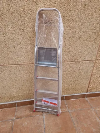 Escalera aluminio 4 peldaños