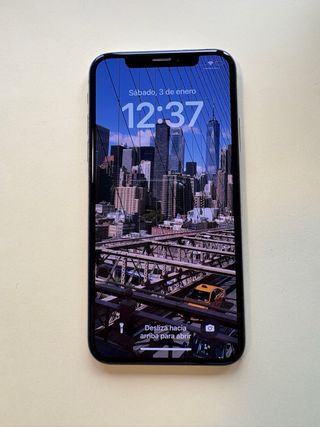 iPhone X 64GB Blanco con su caja y con cargador.