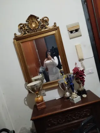 Vestito bianco trasparente con maniche lunghe