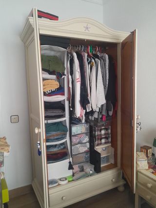 Armario provenzal madera maciza beige