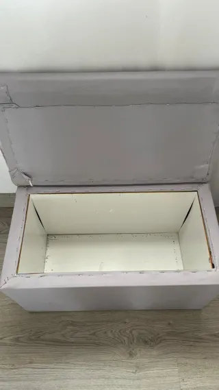 Baúl de tela gris y blanco