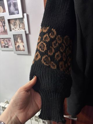 Sudadera negra mujer con estampado