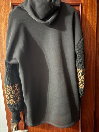 Sudadera negra mujer con estampado