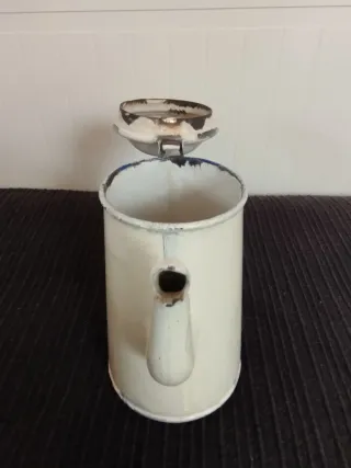 LOTE  2 TETERAS BLANCAS