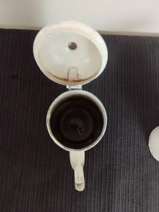 LOTE  2 TETERAS BLANCAS