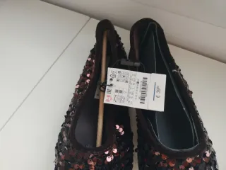 Manoletinas Zara 41 lentejuelas marrón burdeos