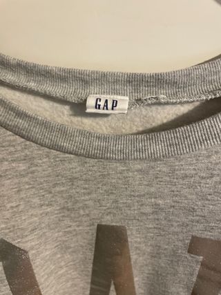 Sudadera GAP gris con logo plateado