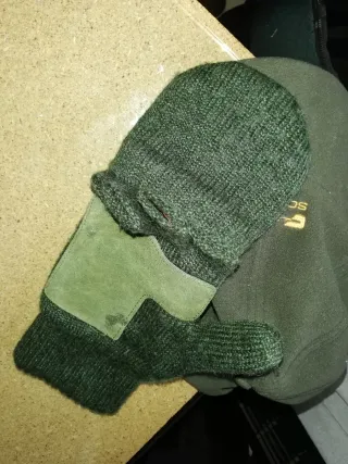 Gorra Solognac verde invierno regaló guante