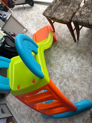 Tobogán infantil verde y naranja