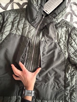 Cazadora Stone Island de plumas acolchada