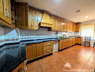 Chalet en venta en Linares