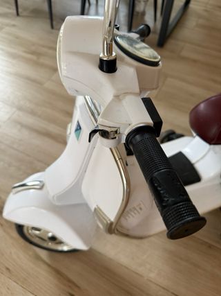 Moto Vespa Eléctrica infantil Blanca