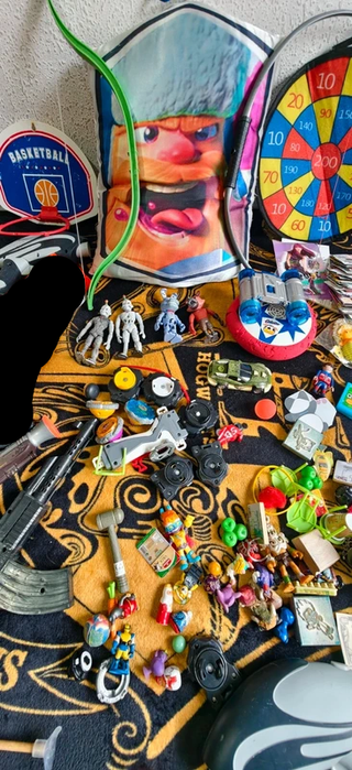 Lote de varios juguetes.