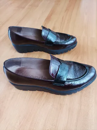 Mocasín con plataforma de Wonders, T40, color vino