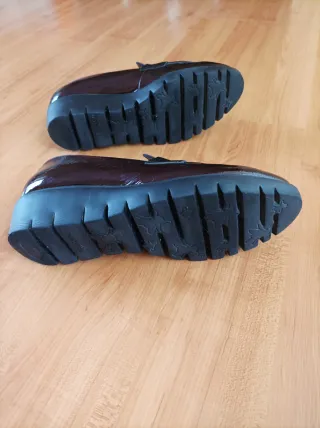 Mocasín con plataforma de Wonders, T40, color vino