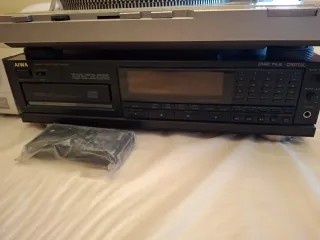 Equipo de música: Tocadiscos, Amplificador y CD