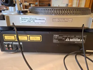 Equipo de música: Tocadiscos, Amplificador y CD