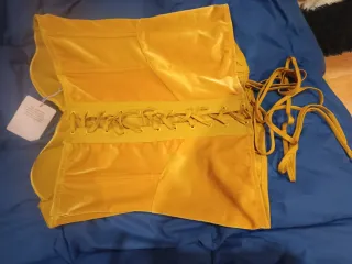 Conjunto lencería Savage X terciopelo amarillo