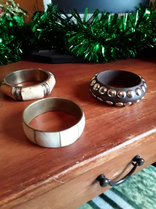 Lote 3 Pulseras Nacar, Metal y Madera
