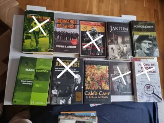 Colección de libros de historia militar.