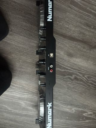 Controladora DJ Numark Mixtrack Platinum