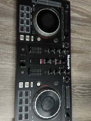 Controladora DJ Numark Mixtrack Platinum