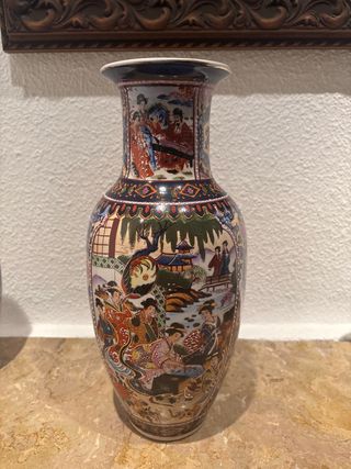 Jarrón de porcelana chino decorado