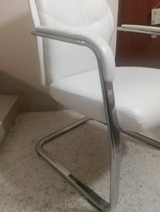 Sillas de oficina blancas