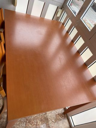 Mesa de comedor de madera