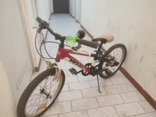 Bicicleta Conor Roja y Blanca