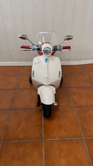 Moto Eléctrica Infantil Vespa Blanca