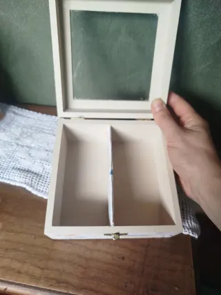 Caixa de chá decorada com flores