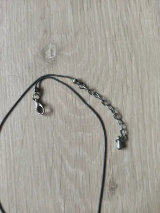 Colgante metálico moderno plateado