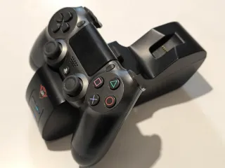 Base Carga Trust para 2 DualShock 4