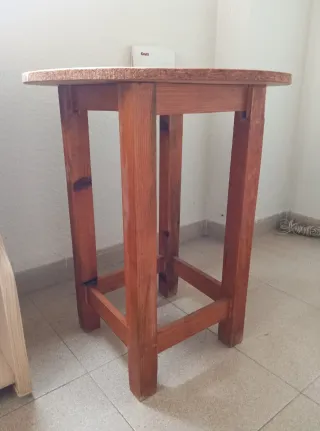 Mesa redonda de madera