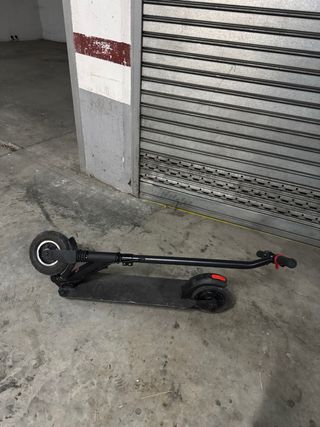 Patinete eléctrico negro